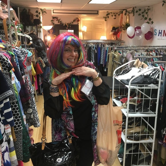 MY FIRST POSH SIP N SHOP NYC🍎 5/18/19 YAY! - Picture 7 of 8